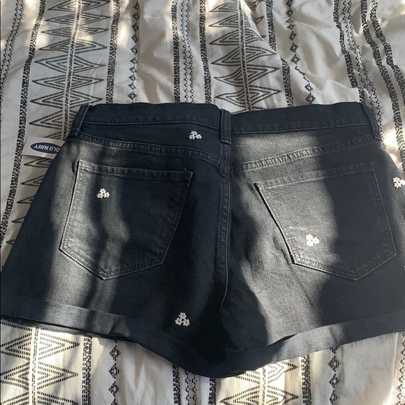 Embroidered denim shorts - Picture 3 of 5